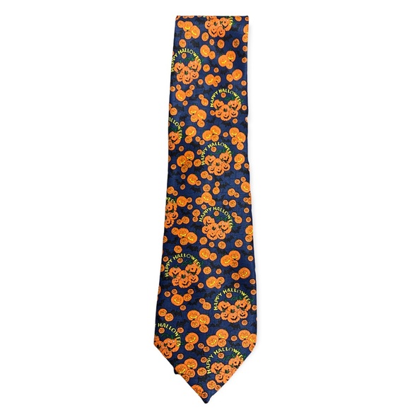 Halloween tie. VGUC. Pumpkin patch design. . Great accessory for Fall! - Picture 1 of 3